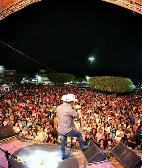 Com a agenda de shows lotada, o cantor acumula admiradores, fama e claro, dinheiro 