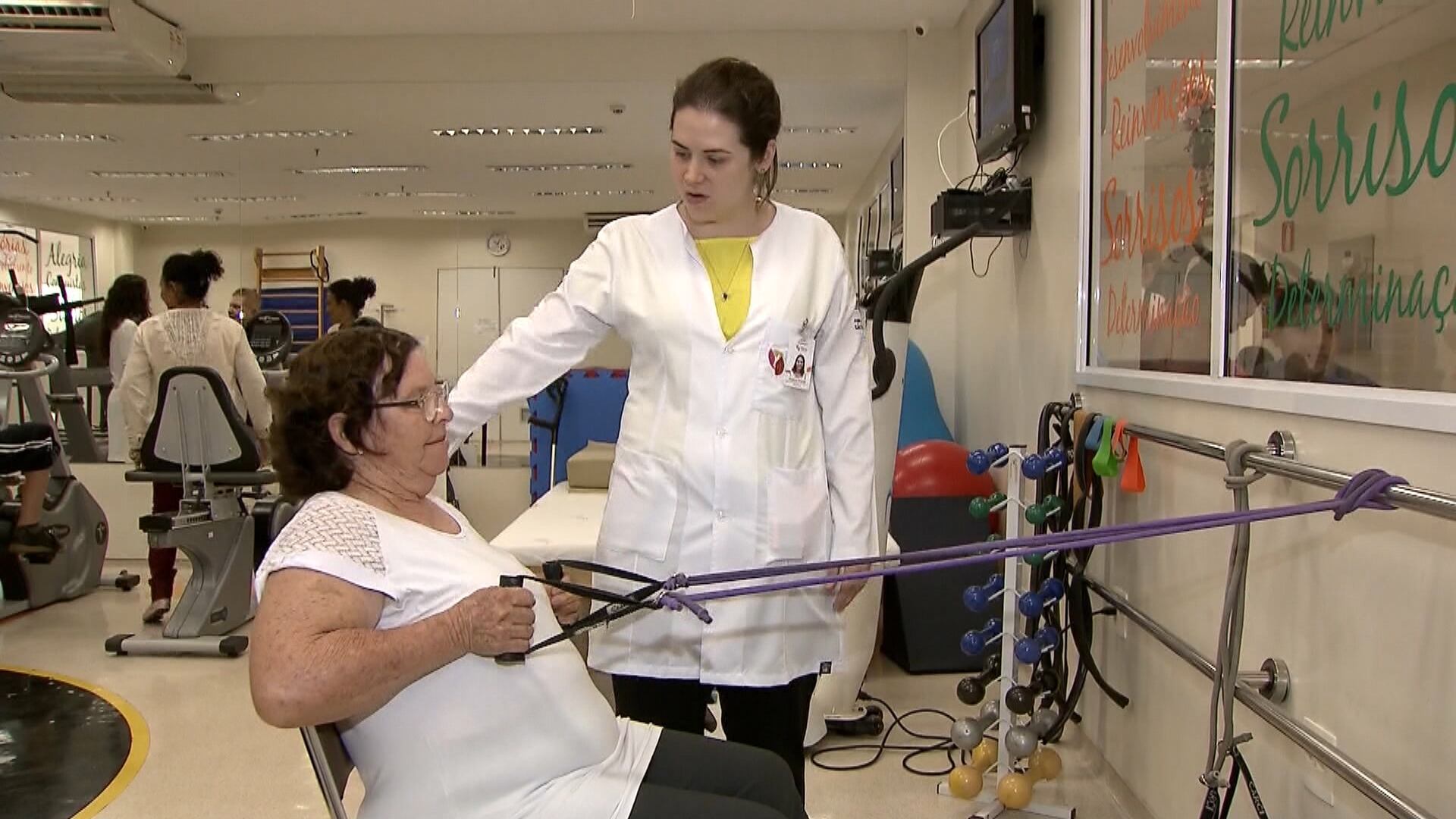 Fibromialgia é mais comum em mulheres; entenda quais são as possíveis causas