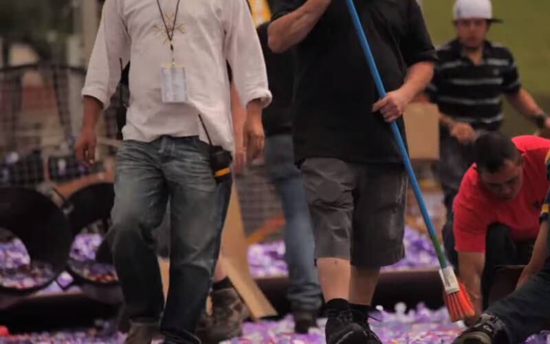 A ação foi registrada em fotos e em vídeos no YouTube