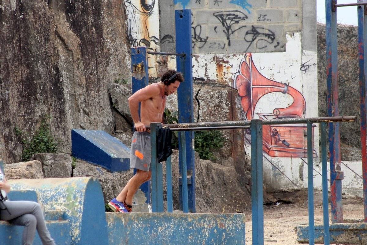Flávio Canto se exercita na orla da praia da zona Sul do Rio, Rio de Janeiro