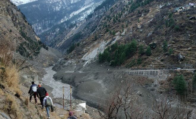 E, agora, moradores e equipes de socorro voltam ao local para verificar os estragos e resgatar as vítimas