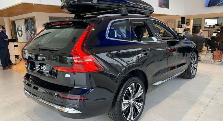 SUV tem piloto automático adaptativo, assistente de faixas e alerta de colisão com frenagem automática