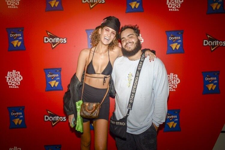 Francisco, filho de Preta Gil, e sua esposa, Laura Fernandez, curtiram o domingão musical em São Paulo