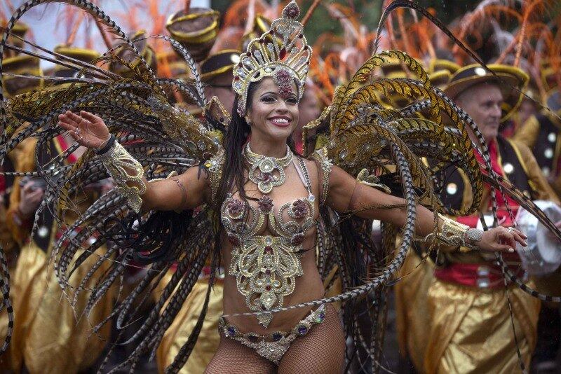 Fantasiados participam do carnival de Notting Hill em
Londres, na Inglaterra