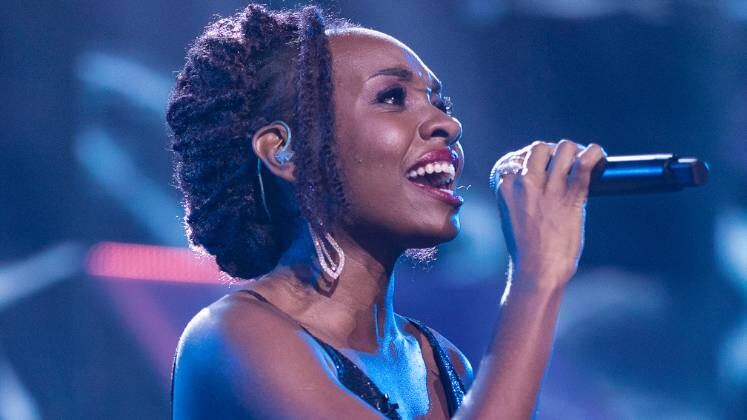 Lariene Prata conseguiu arrepiar até o último fio de cabelo dos jurados! A competidora fez a escolha certa ao interpretar Never Tear Us Apart, da banda INXS, e foi direto para final