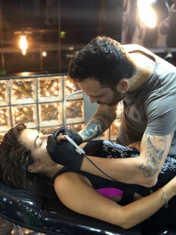 O artista conta que há mulheres que buscam uma solução para parecer naturalmente belas, outras já querem acordar já maquiadas. Para cada uma, Yurgan Barret desenvolve uma proposta que se adeque ao seu estilo de vida e também às suas características físicas como formato de rosto e cabelo 
