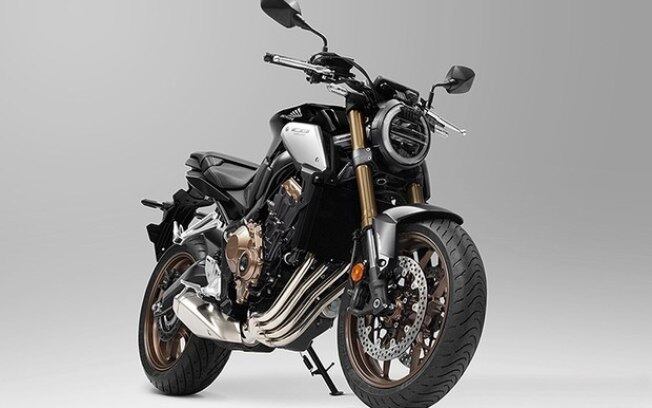 CB650R Neo Sports Cafe na versão europeia na cor preta com rodas e outros elementos em marrom