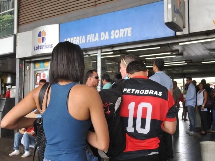 Faça diferente
A última dica para ser um milionário é "fazer diferente". Não adianta fazer o que todos fazem. Caso contrário, é melhor jogar na loteria e torcer por um milagre