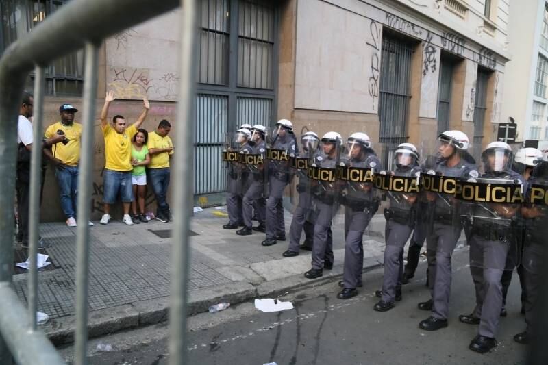 Após superlotação, PM impediu entrada de torcedores