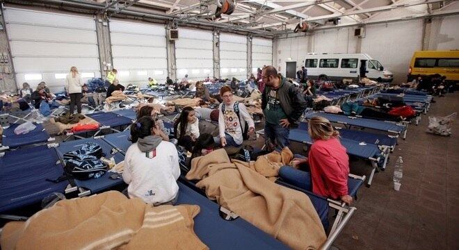 Milhares de pessoas ficaram desabrigadas na região central da Itália após dois fortes terremotos