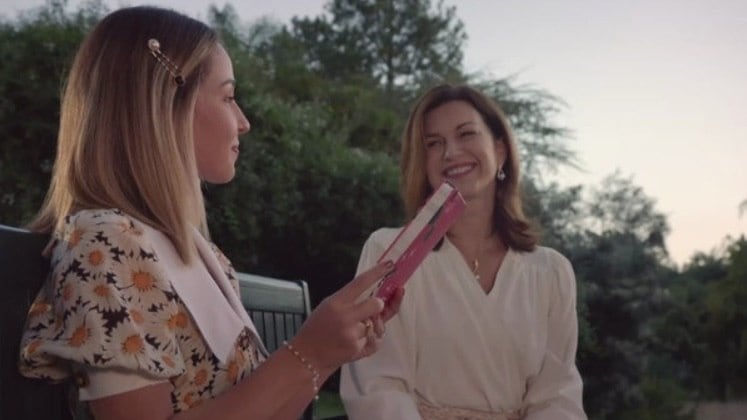 Se preocupou com a neta
Assim que conheceu Mirela e notou os anseios dela, Ísis presenteou a garota com um diário. Assim, ela poderia expressar os seus sentimentos através da escrita