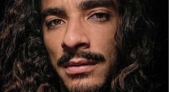 Ator está contente com o novo visual para a novela Reis