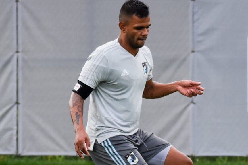 O Minnesota United, da Major League Soccer, principal liga de futebol dos Estados Unidos, anunciou a contratação do brasileiro Fernando Bob, de 30 anos, que passou pelo Fluminense etinha contrato com o Internacional até o fim de julho.

