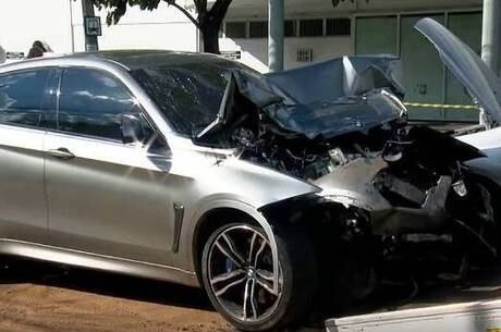 Policiais encontraram uma garrafa de gin no carro