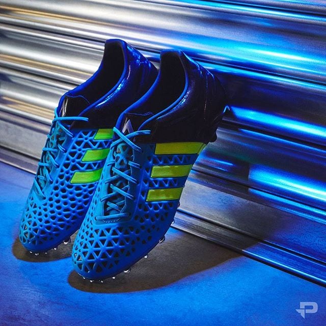 Outra novidade recente da Adidas é esse modelo na cor azul