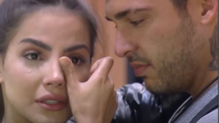 Após uma Prova dos Homens, Luana não aguentou e caiu no choro. Desabafando com Hadad, ela admitiu não estar se sentindo bem e foi confortada pelo companheiro
