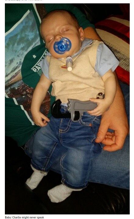 — Eles
trouxeram Charlie de volta 45 minutos depois. E, mesmo depois desse tempo todo,
o choro dele continuava daquele jeito, e eu comecei a achar tudo muito
estranho. Achava que eles precisavam colocá-lo no respirador artificial, porque
ele lutava para conseguir respirar