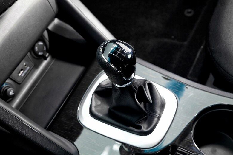 Por enquanto, o motor 2.0 flex do T6 virá sempre associado a um câmbio manual de cinco marchas. Segundo o presidente da JAC brasileira, Sergio Habib, o SUV ganhará opção de câmbio automático do tipo CVT, mas só em 2016