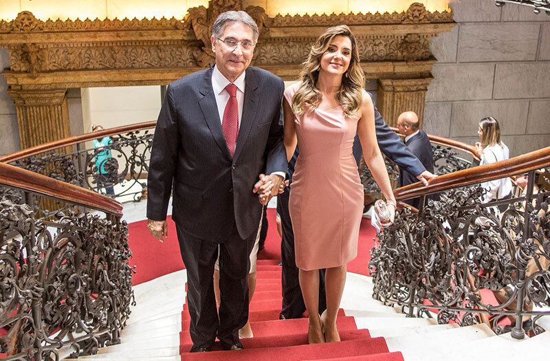 Um mês após a deflagração da Operação Acrônimo, ela recebeu a Medalha Alferes Tiradentes, a mais alta condecoração da Polícia Militar. A honraria é concedida a quem "presta relevantes serviços à Polícia Militar" 
