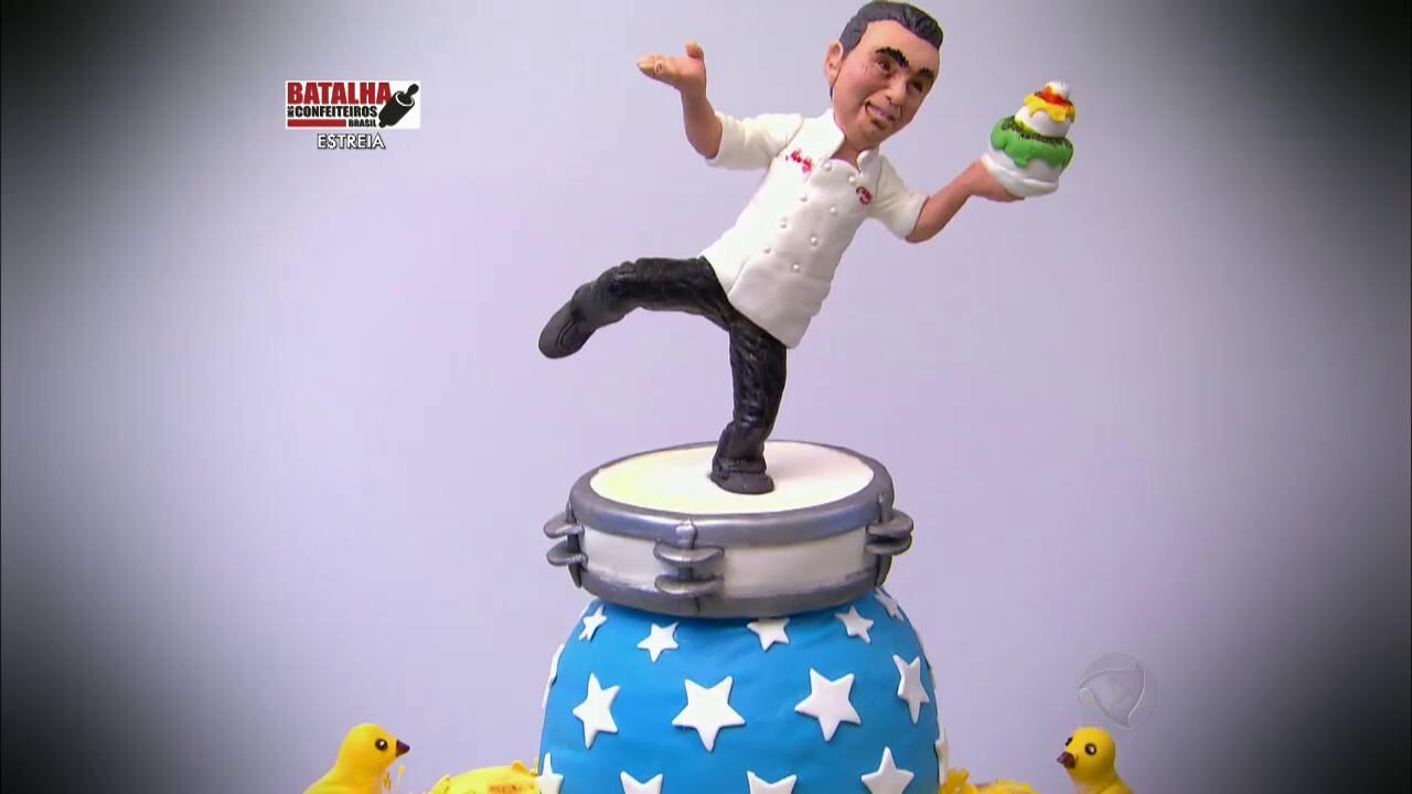 Representado "sambando" em cima de um pandeiro, Buddy adorou o bolo e escolheu a criação como a grande vencedora da prova

+ Manuka é o primeiro eliminado da Batalha dos Confeiteiros; veja tudo o que rolou!

> Acesse o R7 Play e assista na íntegra a todos os programas da Record! Clique e experimente!
