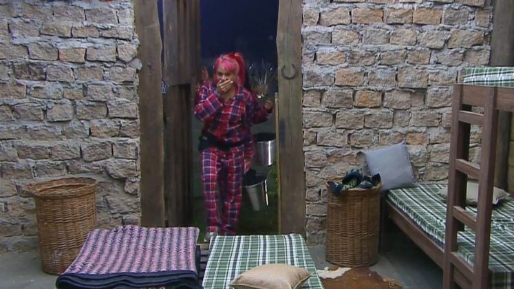 Baia

Ela foi uma das poucas a ficar genuinamente animada para dormir na Baia e adorou a experiência de dividir o cantinho com Colorado 