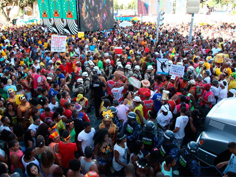 O bloco costuma atrair uma multidão durante a passagem pela
Avenida