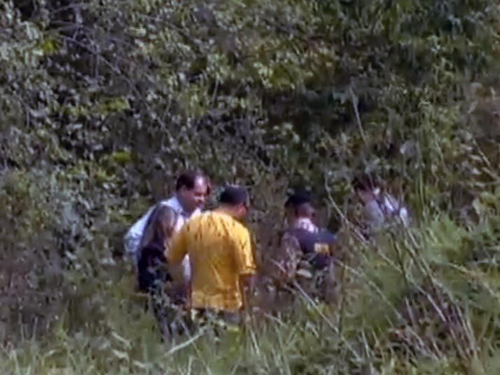 O corpo da vítima foi encontrado no dia seguinte, em uma região de difícil acesso e fechada por matos. Lennon disparou três tiros contra a ex-companheira. Um detalhe na cena do crime chamou a atenção dos investigadores: o cabelo de Keila foi cortado e levado pelo assassino. Veja na reportagem
+ Quer ver tudo o que rolou no Cidade Alerta? Veja a íntegra no R7 Play