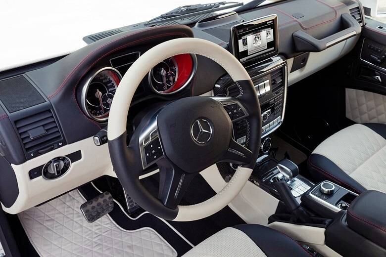 Interior do G63 AMG 6X6 segue o padrão Mercedes-Benz e traz amplo revestimento em couro nobre