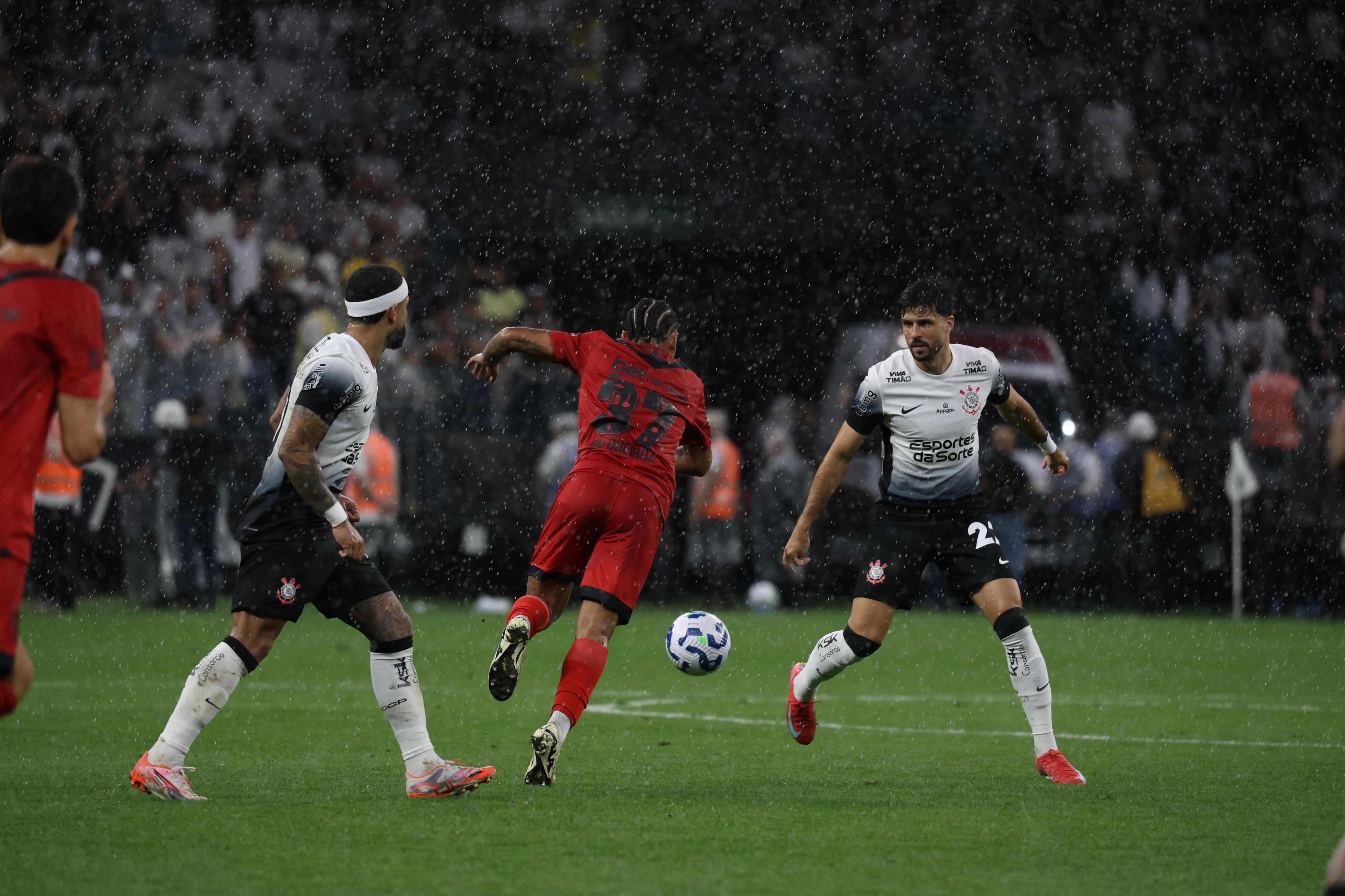 Em 19 de abril deste ano, o Corinthians venceu o Sport na Neo Química Arena por 2 a 1
