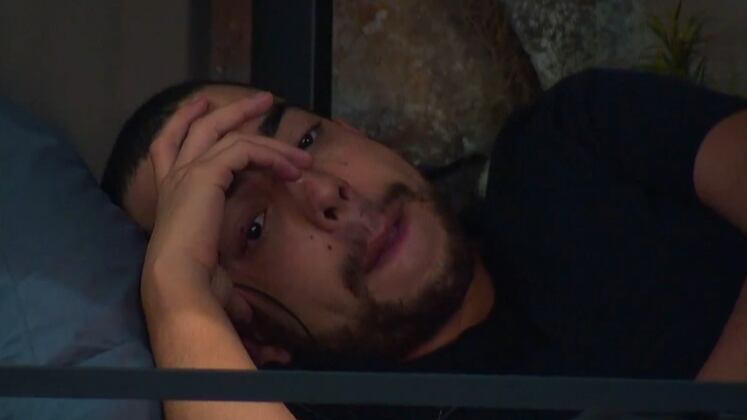 Terceiro Exilado da temporada, Lucas Selfie enfrentou dificuldades para se adaptar ao novo lar: "Estou até agora procurando o lado bom", desabafou. 