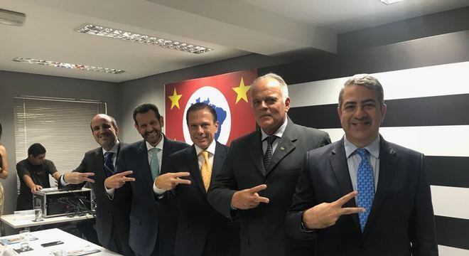 Dória ao lado dos recém anunciados secretário para seu governo