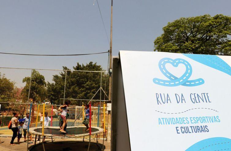 Rua da Gente atrai crianças com brincadeiras