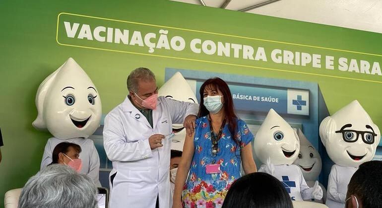 Ministro da Saúde durante a campanha nacional de vacinação contra gripe e sarampo

