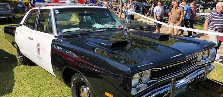 Dodge Coronet que servia a polícia nos EUA com muito espaço e potente motor V8