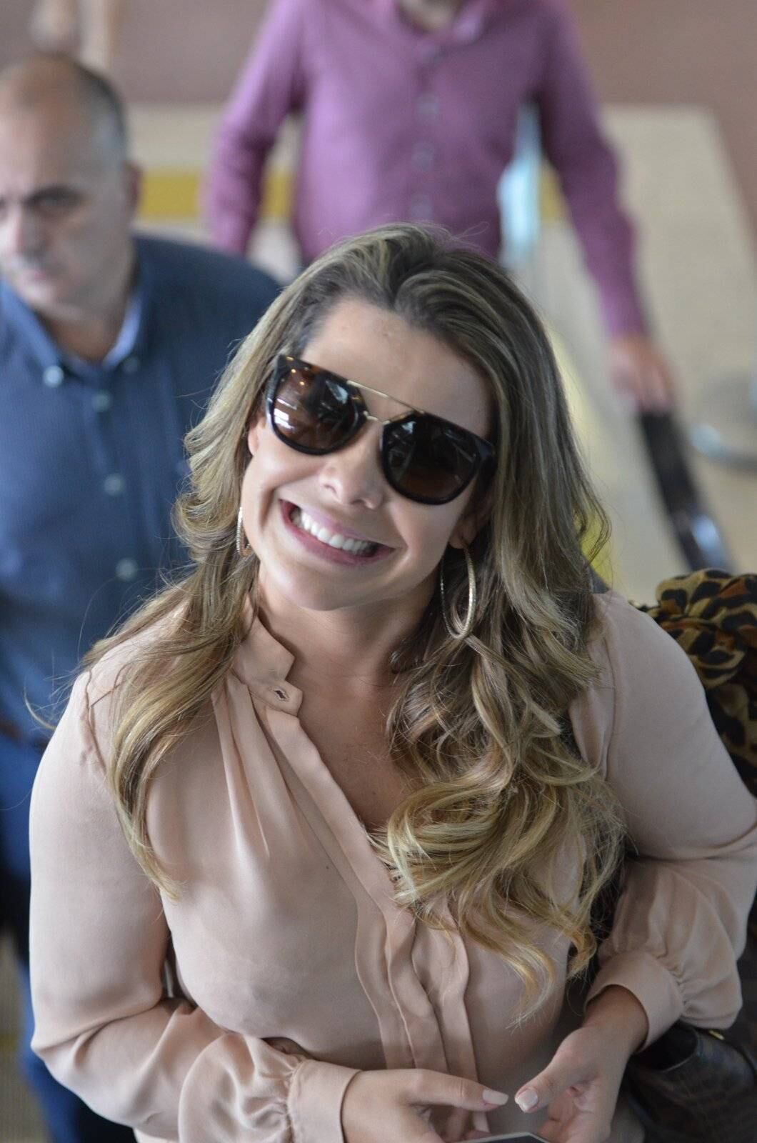 Fernanda Souza se divertiu com os paparazi enquanto embarcava no Aeroporto Santos Dumont, no Rio de Janeiro, e até comentou sobre o momento no Instagram. 

— Depois de dar boas risadas com os paparazzi no aeroporto, estou devidamente sentadinha
