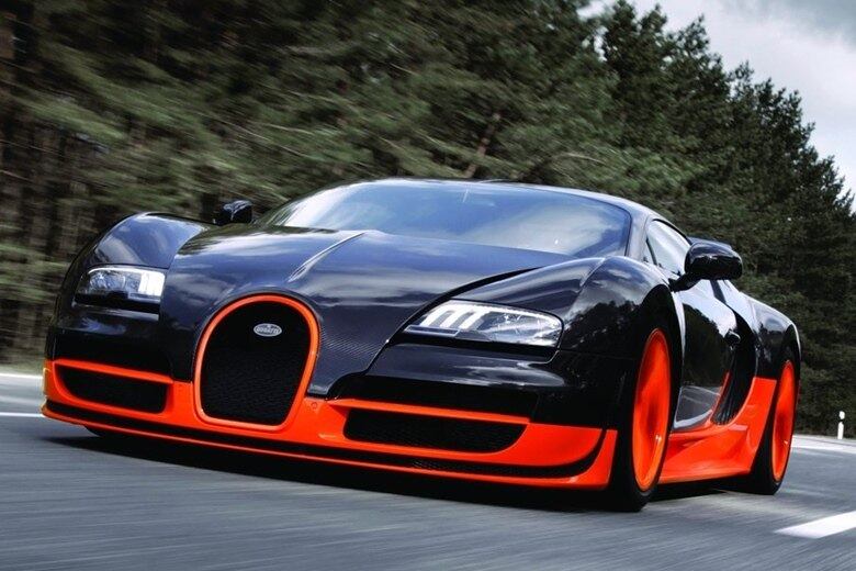 2° Bugatti Veyron Super Sport - O valor do segundo colocado é altíssimo, mas mesmo assim não chega nem a metade do primeiro, aliás, se somar este e os últimos dois não da o preço do primeiro. O esportivo da montadora francesa possui motor de 16 cilindros e 1.200 cv de potência, chegando a incrível marca de 430 km/h, seu preço é de 2,6 milhões de dólares, equivalente a 7,5 milhões de reais