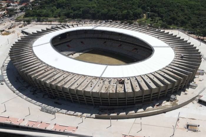 Um grupo
de 19 argentinos foi detido no estádio do Mineirão, em Belo
horizonte, por entrarem no Brasil de maneira ilegal



