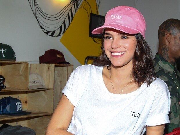 2. Prestigiando o craque
Na quinta-feira (17), Bruna esteve no lançamento da coleção da marca Toiss, da qual Neymar é um tipo de padrinho. A marca de roupas — com nome inspirado na gíria 'É toiss', usada pelo jogador — pertence a dois amigos do atleta, Alvaro Ciao e Douglas Gobo. E de novo perguntamos, por qual motivo a atriz, que tem uma agenda profissional bastante agitada, iria prestigiar um evento do ex?