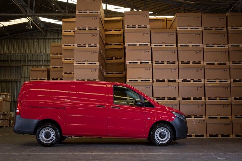 Outra característica interessante ressaltada pela montadora alemão são as dimensões reduzidas, que permitem ao utilitário acessar locais onde outras vans não entram, como hospitais, hotéis, prédios e estacionamentos de shoppings. São 5,14 metros de comprimento, por 2,25 m de largura, 1,91 m de altura e 3,20 m de distância entre-eixos