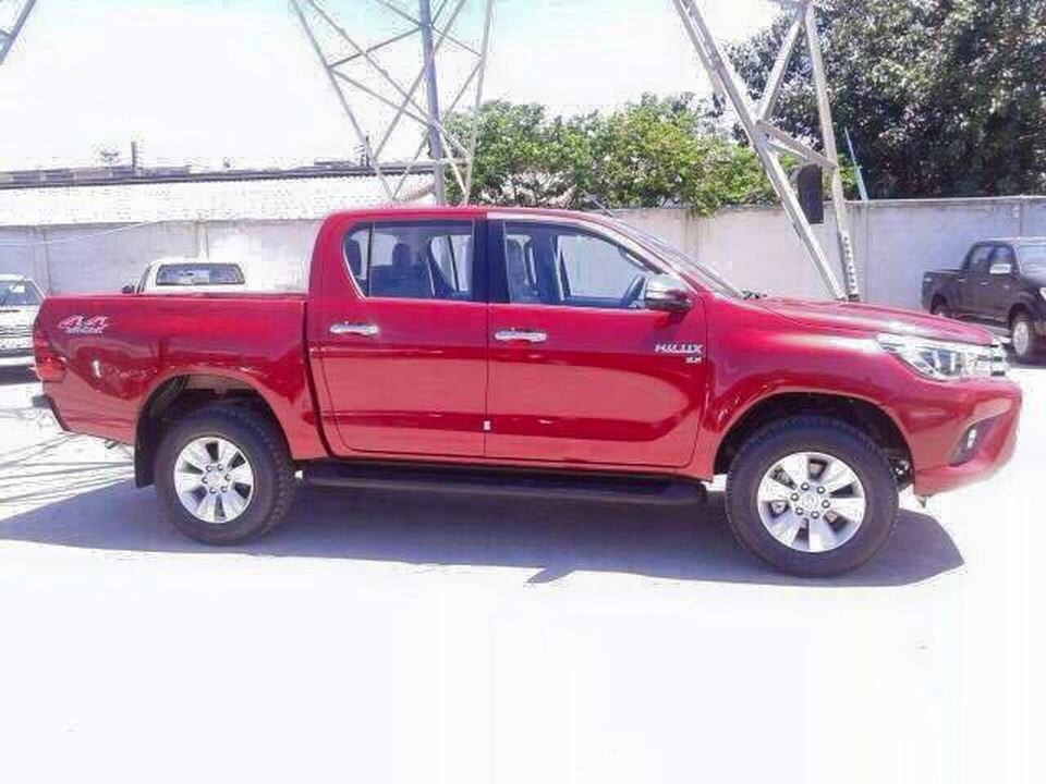 O utilitário — que usa o sobrenome Revo na Tailândia — foi flagrado por todos os ângulos, incluindo o interior