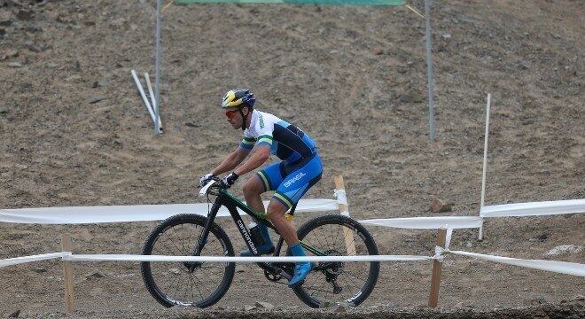 Henrique Avancini conquista a medalha de prata no cross country em Lima