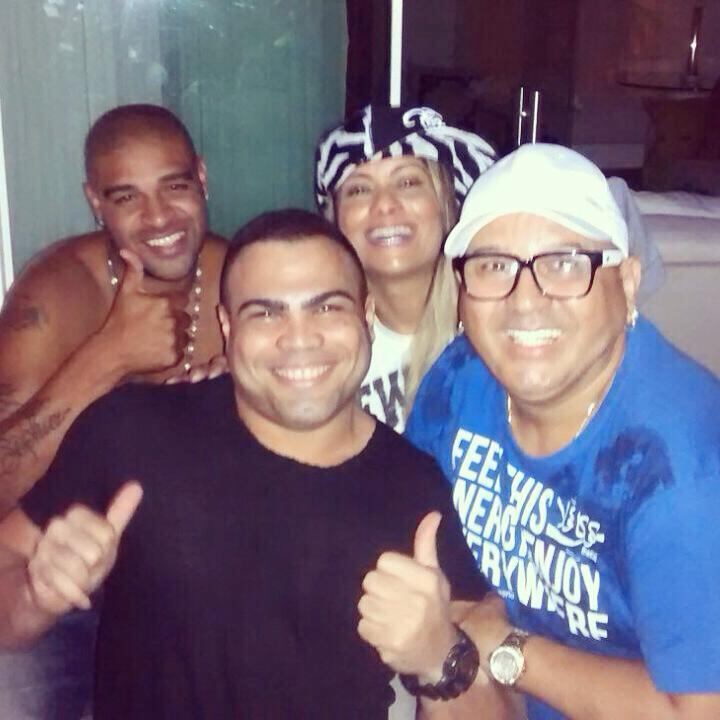 Neste fim de semana, o atacante Adriano Imperador, que está de malas prontas para o futebol francês, deu uma festa de despedida com a presença do irmão do Ronaldo Fenômeno

Marias-Chuteiras garantem o lado divertido do futebol
