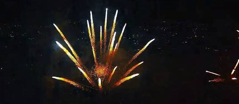 Drone faz imagens espetaculares de queima de fogos de artifício nos EUA