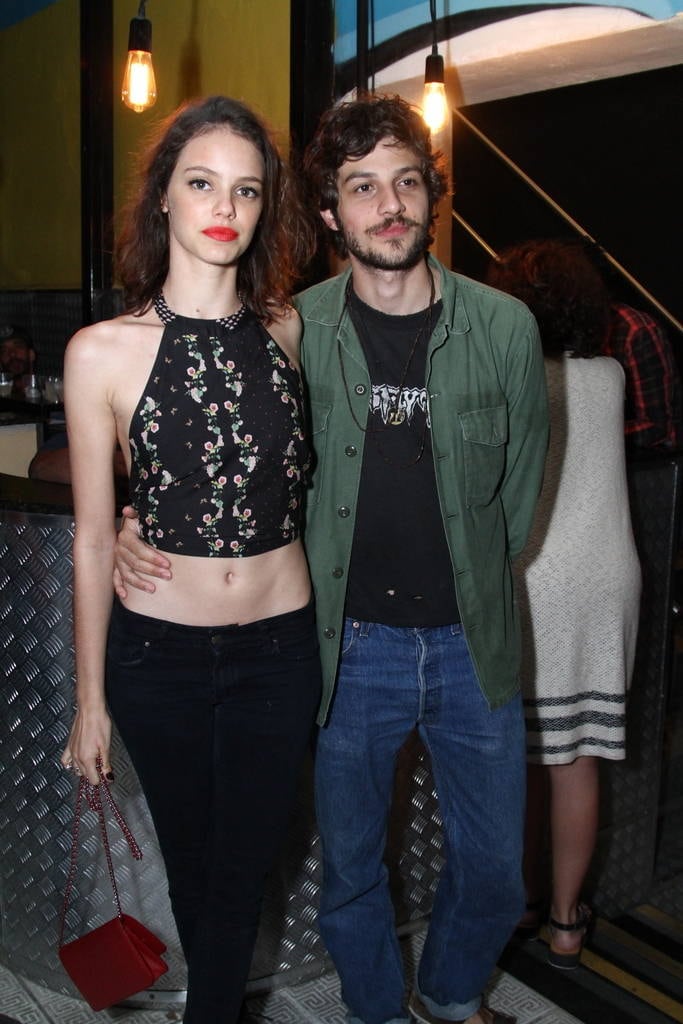 Neste tempo em que eles ficaram separados, surgiram boatos de um romance entre Chay Suede e Isabelle Drummond, solteira desde o fim do namoro com Tiago Iorc
