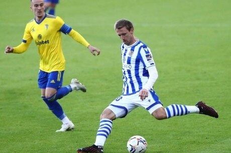 Real Sociedad bate Cádiz e é líder do Espanhol