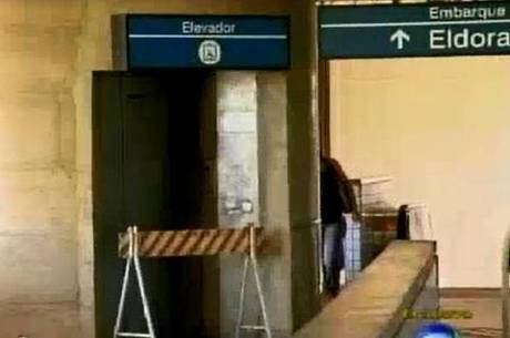 Elevador da Estação São Gabriel fechado