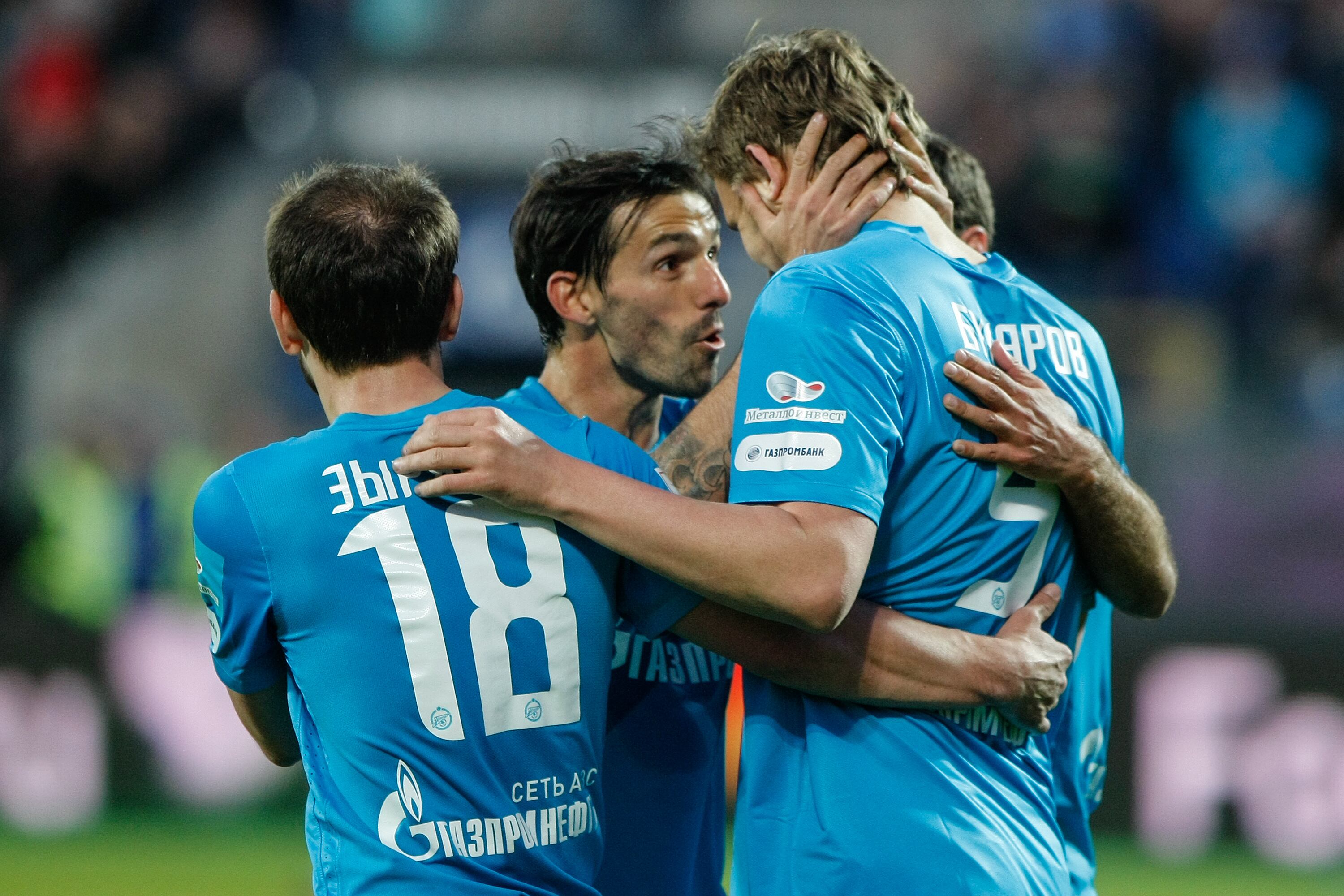 O clube mais próximo de levar Leandro Damião é o Zenit. A equipe russa, que contratou o atacante Hulk na temporada passada, estaria disposta a pagar o valor pedido pelo Internacional. O time gaúcho pede cerca de R$ 75 milhões (25 milhões de euros) para liberar o atleta