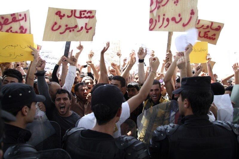 Representantes da minoria Yazidi
prostestam contra os militantes do Estado Islâmico em Arbil, no Iraque