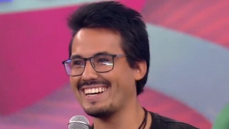 Poliglota

Tentou em português, em japonês, mas a situação não estava fácil para Kevin convencer as pretendentes a te dar uma chance. O rapaz tentou um xaveco em outro idioma e até mesmo o Rodrigo Faro se impressionou.

Acompanhe momentos imperdíveis como esses no Hora do Faro. O programa conta com a apresentação de Rodrigo Faro, direção artística de Cesar Barreto e direção de Diego Oliveira e Rita Fonseca. E vai ao ar aos domingos, a partir das 15h30, na tela da RECORD.
