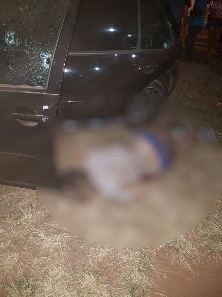 Na foto, uma das vítimas